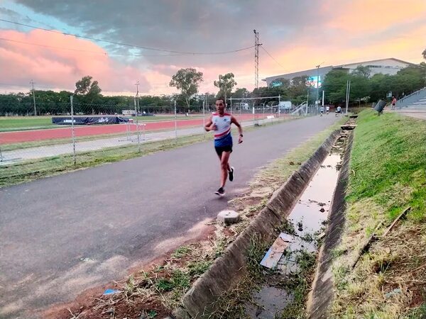En medio de cloacas entrenan atletas elite y amateur en la Secretaría Nacional de Deportes - Nacionales - ABC Color