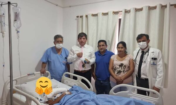 ¡Hijo de albañil al que robaron 40 millones ya se operó de las manos!