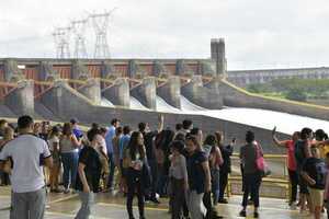 Apertura de compuertas atrajo a más de 4.000 visitantes el fin de semana - La Clave