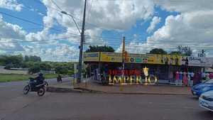 Dos sujetos armados asaltan una tienda en el barrio Guaraní - Radio Imperio