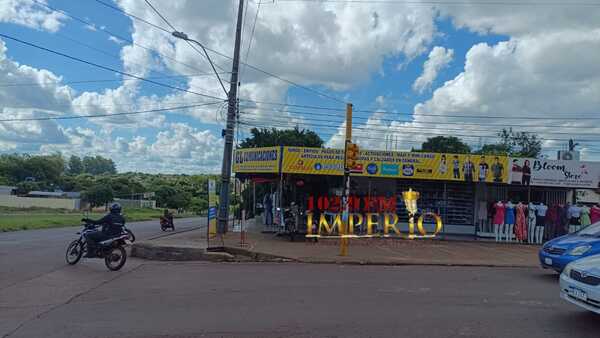 Dos sujetos armados asaltan una tienda en el barrio Guaraní - Radio Imperio