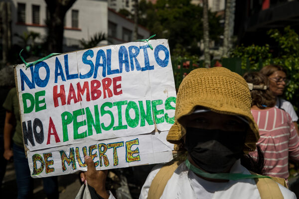 Empleados públicos, una semana de protestas por mejores salarios en Venezuela - MarketData