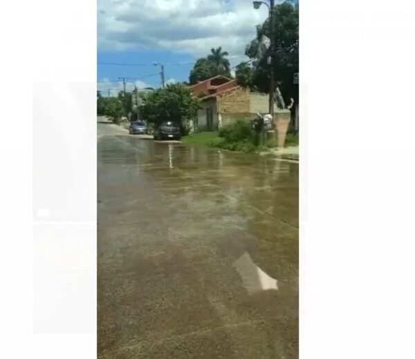 Denuncian pérdida de agua en barrio Santa María - Crónicas Ciudadanas - ABC Color