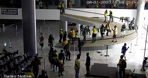 La Nación / Brasilia duplicará presencia policial en sede atacada por bolsonaristas