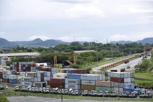 El Canal de Panamá festeja 21 años de reforestación para preservar su cuenca - MarketData