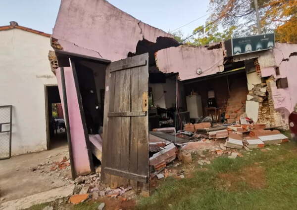 Médico alcoholizado se llevó por delante una peluquería - Noticiero Paraguay