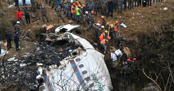 La Nación / Nepal llora a 69 víctimas de accidente aéreo