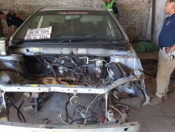Allanan depósito clandestino usado como desarmadero de vehículos en Capiatá · Radio Monumental 1080 AM