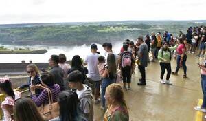 Itaipú recibió a más de 4 mil turistas •