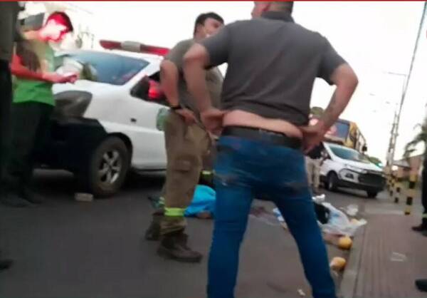 Cayó de su moto y murió arrollado por un colectivo