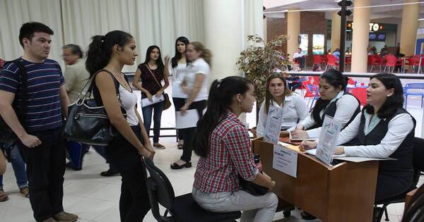 La Nación / Ofrecen 131 puestos de trabajo en diversas áreas