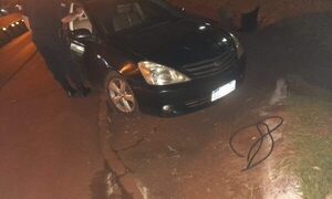 Borracho fue a parar con su vehículo a una cuneta