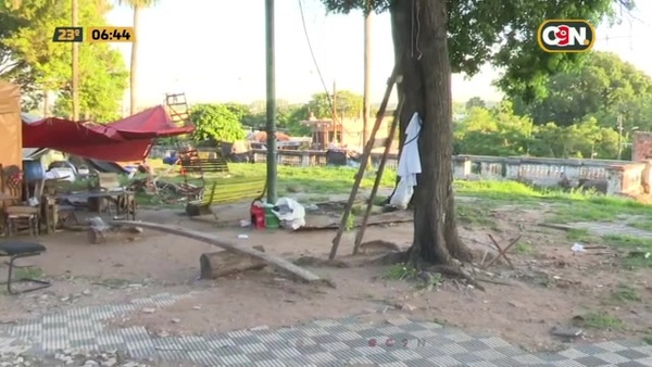 Ocupación de plazas ante desidia municipal - C9N