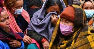 La Nación / Nepal: entregan a familiares cuerpos de víctimas de tragedia aérea