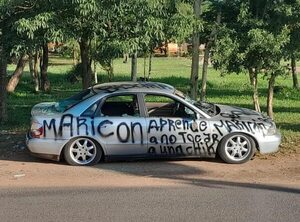 Destrozan vehículo de joven denunciado por agredir y casi asesinar a una mujer - Policiales - ABC Color