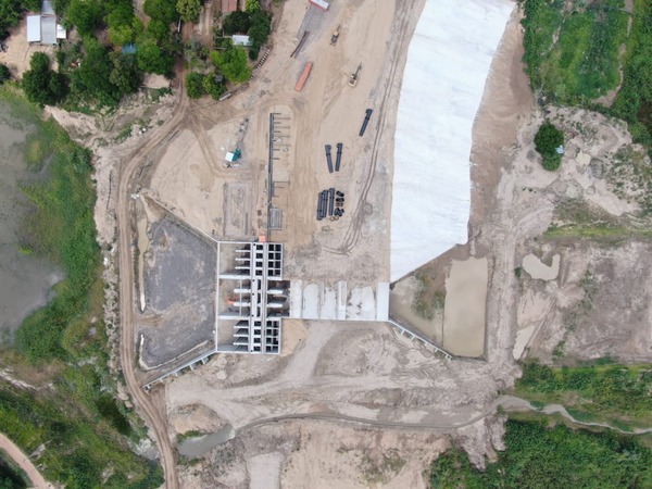 Defensa Costera de Pilar: avanza futura estación de control hídrico y llegan más componentes a zona de obras - .::Agencia IP::.