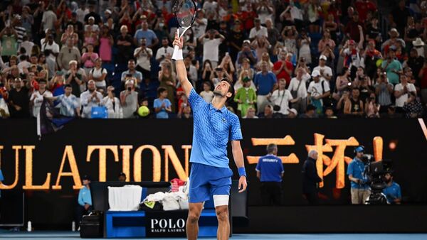 Djokovic vence a Carballés con el respaldo de la Rod Laver