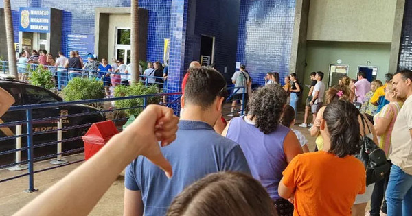 Reclaman larga espera para control migratorio en la aduana brasileña | DIARIO PRIMERA PLANA