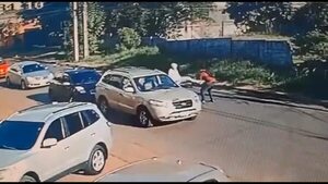 Video: moquete entre conductor y mendigo en semáforo de Ciudad del Este - ABC en el Este - ABC Color