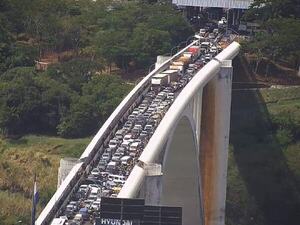 Reportan demoras excesivas para cruzar el Puente de la Amistad - ADN Digital