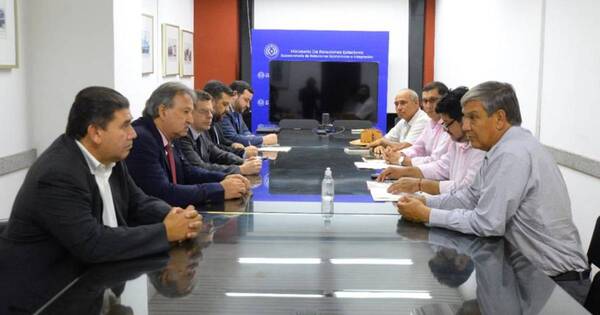 La Nación / Cancillería se compromete a mediar ante el gobierno argentino para acelerar pago a productores