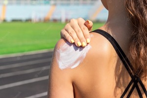Dermatóloga recomienda usar protector solar todo el año y no solo en verano - trece