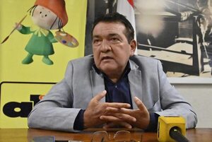 Pedro Santa Cruz espera apoyo para subir impuesto al tabaco - Política - ABC Color