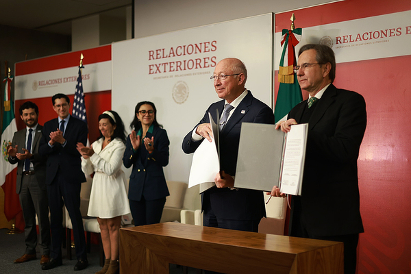 México y Estados Unidos firman memorandos de trabajo y migración de menores - MarketData