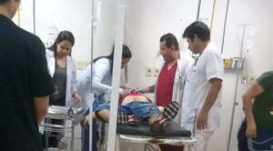 Quiso ayudar a una mujer que era golpeada por su pareja y terminó apuñalado - Noticiero Paraguay