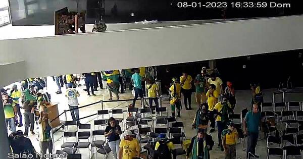 La Nación / Ataque bolsonarista: Lula echa a 40 militares de la residencia presidencial