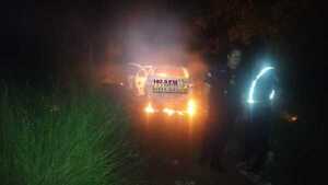 Encuentran automóvil incendiado en el barrio Jardín Aurora - Radio Imperio