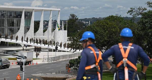 La Nación / Se entrega sospechoso de fallido atentado con explosivo en Brasilia
