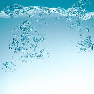 ¿Por qué algunas burbujas de aire ascienden haciendo zigzag en el agua? - Ciencia - ABC Color