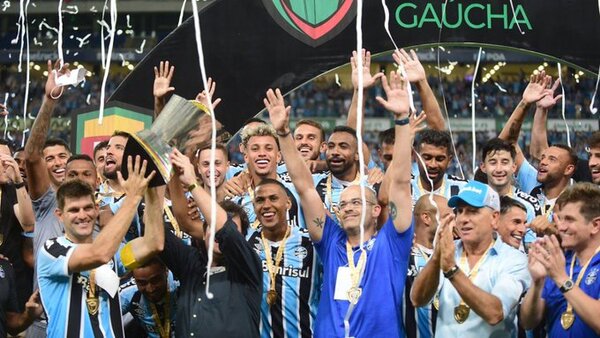 Gremio levanta el título con un Luis Suárez brillante