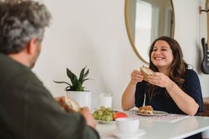Según la ciencia: este es el mejor horario para realizar la cena
