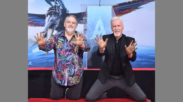 Directores de "Avatar" recibieron flor de homenaje en Hollywood