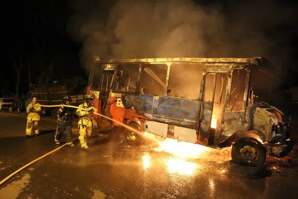 Se incendió bus que había protagonizado sonado accidente fatal - ABC en el Este - ABC Color