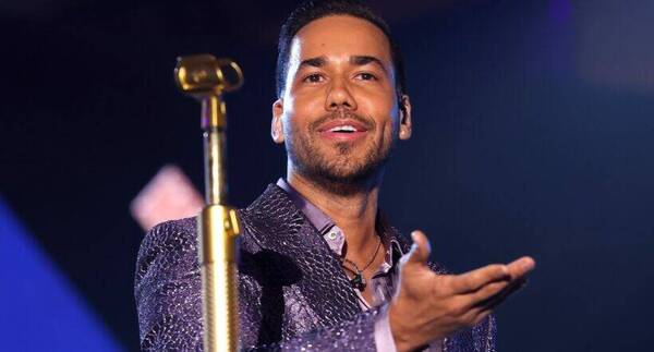 [VIDEO] Con un vídeo súper sensual, Romeo Santos anunció que será papacito
