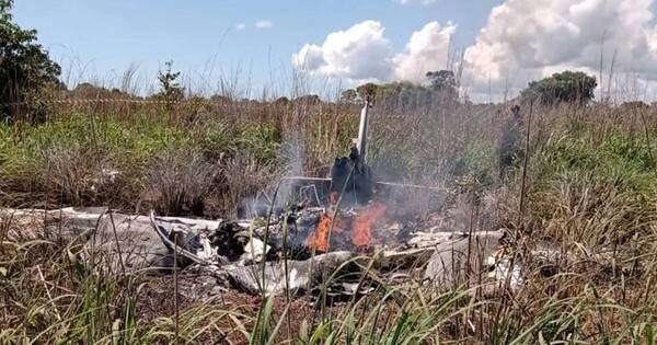 La Nación / Cinco personas mueren en Argentina al estrellarse un avión robado