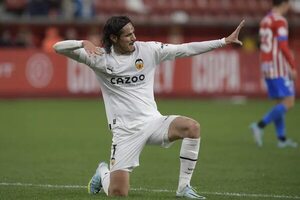 El Valencia golea con dos goles de Cavani - Fútbol Internacional - ABC Color