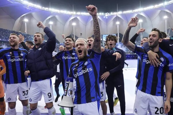 El Inter arrasa al Milan y tiñe la Supercoppa de ‘nerazzurro’ - Fútbol Internacional - ABC Color
