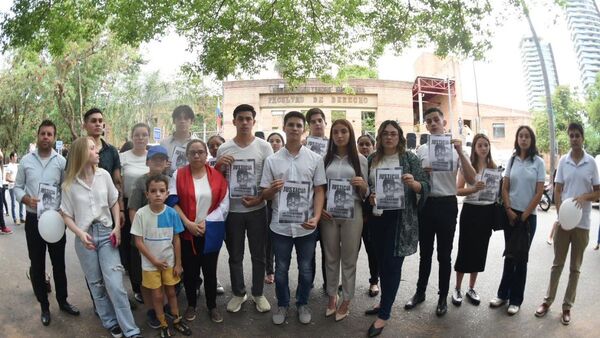 Con manifestación piden justicia para Fernando Báez Sosa en Paraguay