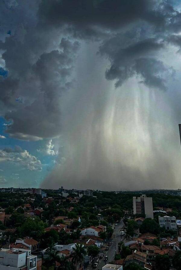 Impactante cortina de lluvia sorprendió en Asunción