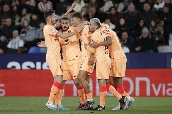 Un Atlético sin brillo logra el pase a cuartos ante un buen Levante - Fútbol Internacional - ABC Color