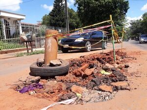 San Lorenzo continúa con el eterno problema de baches, cañerías rotas y mucha suciedad - Nacionales - ABC Color