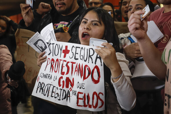 Mexicanos protestan para que retiren Guardia Nacional del metro de la capital - MarketData