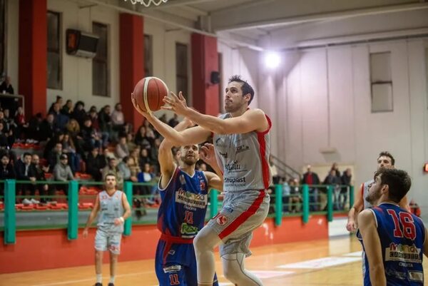 Baloncesto: Ale Peralta juega en Italia - Polideportivo - ABC Color