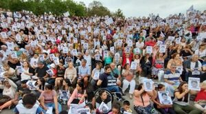Multitudinario apoyo a la familia Báez Sosa en Argentina - Noticiero Paraguay