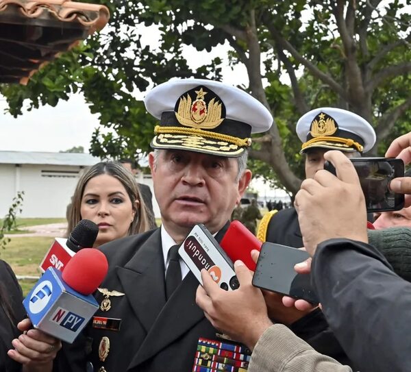 El hermano de Hugo Velázquez y ex jefes militares van a retiro en FF.AA. - Política - ABC Color