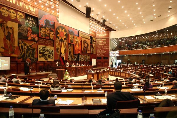 Parlamento de Ecuador creó una comisión para investigar denuncias sobre empresas públicas - .::Agencia IP::.